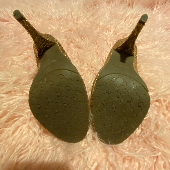 ❤️ BUNDLE 3 for $20 ❤️New* Sparkly Gold Heels - Picture 5 of 5